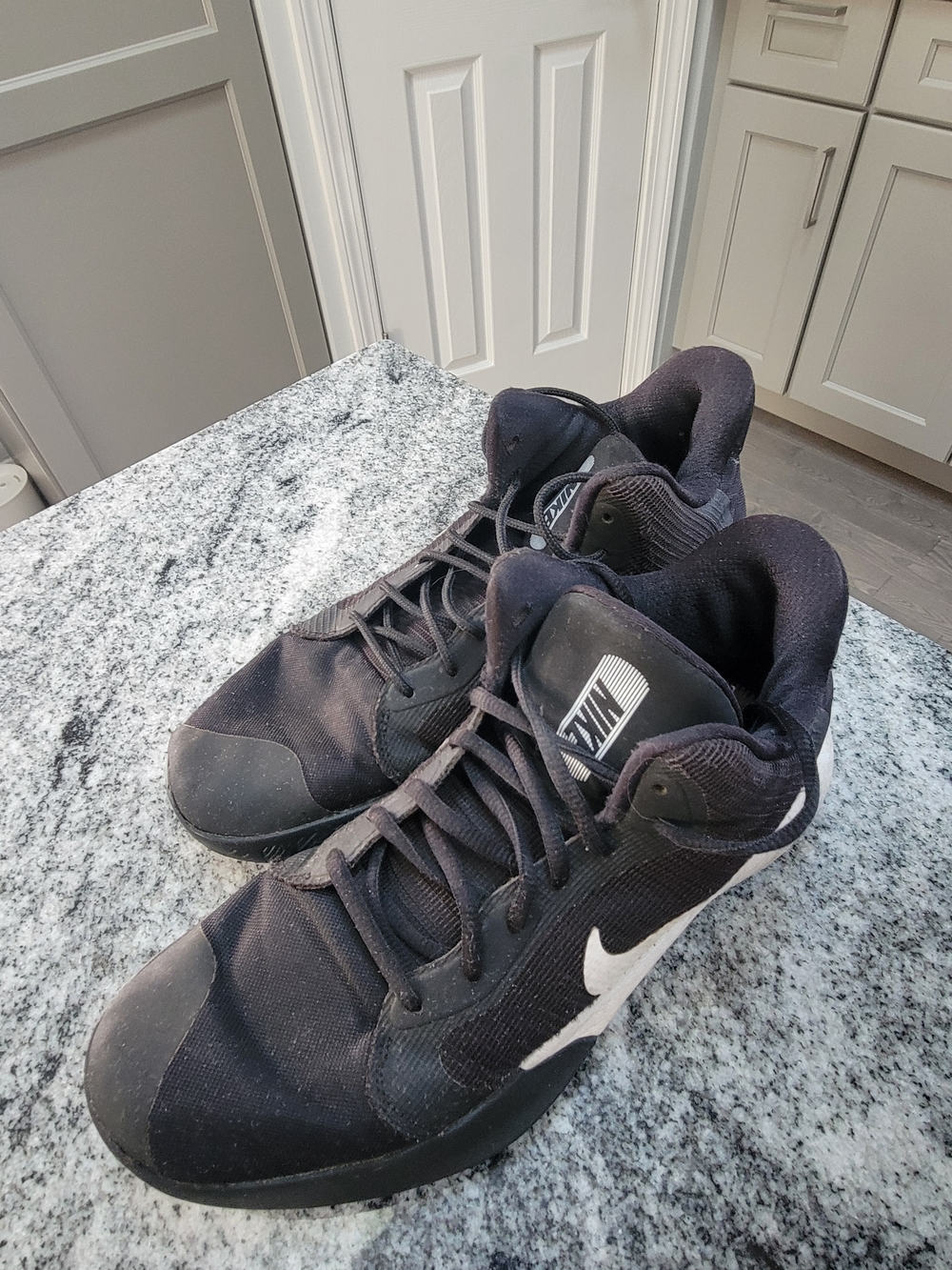 Nike Precision III basketball shoes Black and White sz 9.5